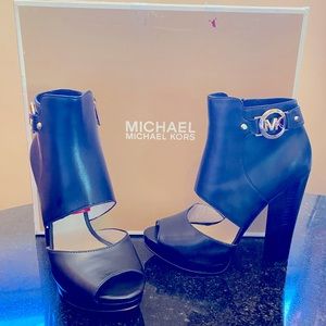 Michael by Michael Kors, Wyatt Open Toe shoes, Size 6m